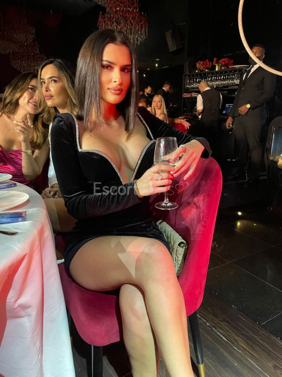 Lara sexy escort girl from Dubai (Ver
