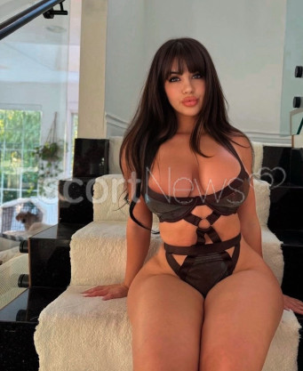 Photo escort girl Hira: the best escort service