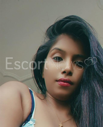 Photo escort girl Naina Kanzi: the best escort service